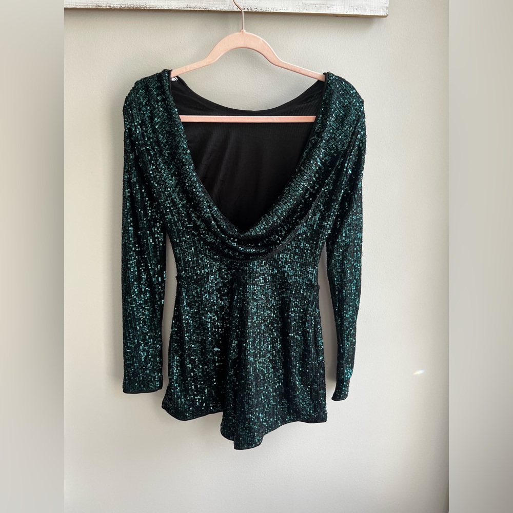 Lulus dark black/green romper with drop back! Perfect for Eras tour reputation